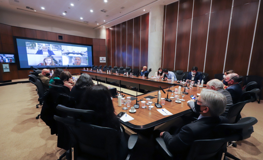 Estado do Paraná discute parceria com Instituto Carlos Chagas - Fiocruz para Dexenvolvimento Sustentavel. Foto: Geraldo Bubniak/AEN