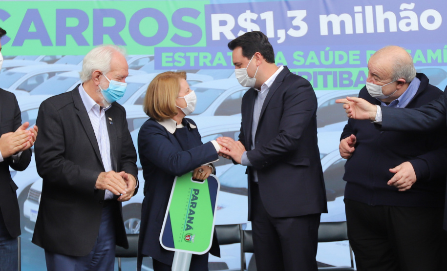 O governador Carlos Massa Ratinho Junior entrrega  nesta quinta-feira (11),  veículos da Estratégia da Saúde da Família no Parque Barigui em Curitiba.   - 11/11/2021
