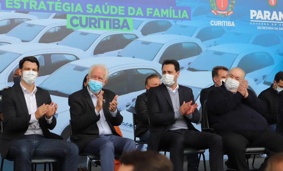 O governador Carlos Massa Ratinho Junior entrrega  nesta quinta-feira (11),  veículos da Estratégia da Saúde da Família no Parque Barigui em Curitiba.   - 11/11/2021