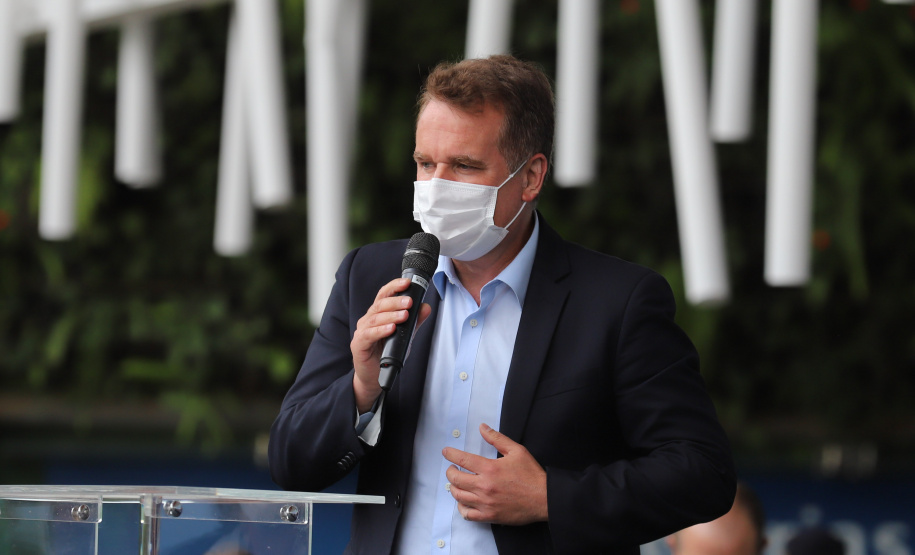 O governador Carlos Massa Ratinho Junior entrrega  nesta quinta-feira (11),  veículos da Estratégia da Saúde da Família no Parque Barigui em Curitiba.   Vereador Tico Kuzma. - 11/11/2021 - Foto: Geraldo Bubniak/AEN