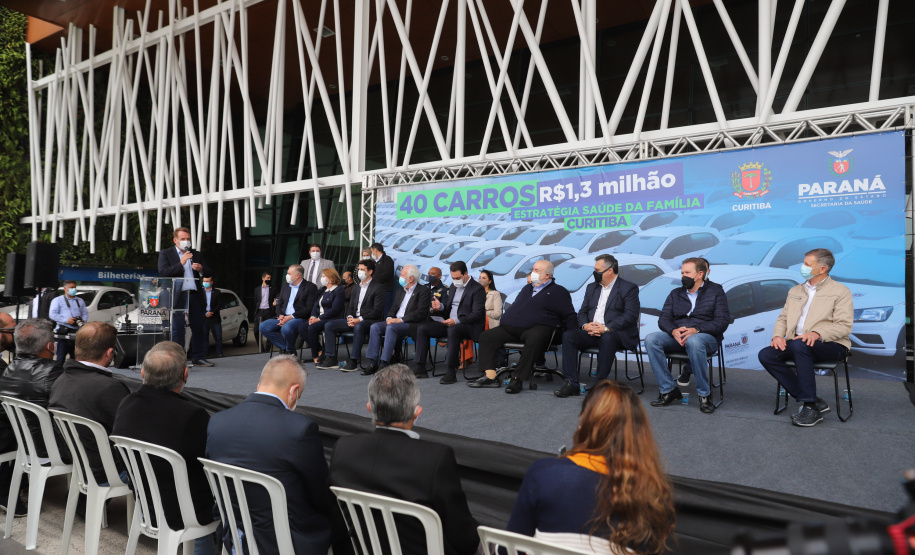 O governador Carlos Massa Ratinho Junior entrrega  nesta quinta-feira (11),  veículos da Estratégia da Saúde da Família no Parque Barigui em Curitiba.   - 11/11/2021