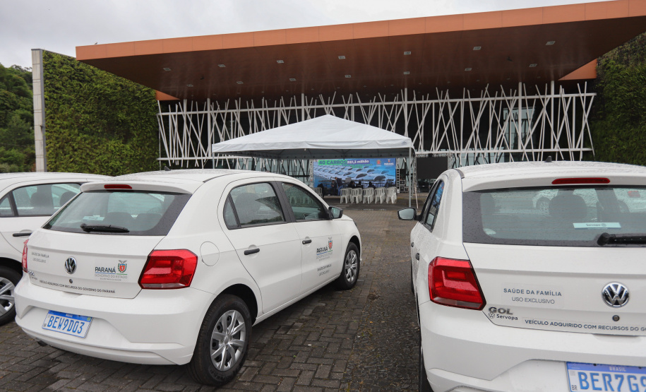 O governador Carlos Massa Ratinho Junior entrrega  nesta quinta-feira (11),  veículos da Estratégia da Saúde da Família no Parque Barigui em Curitiba.   - 11/11/2021