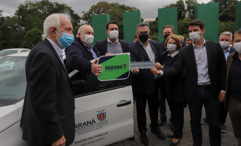 O governador Carlos Massa Ratinho Junior entrrega  nesta quinta-feira (11),  veículos da Estratégia da Saúde da Família no Parque Barigui em Curitiba.   - 11/11/2021