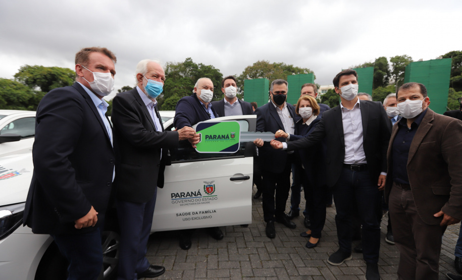 O governador Carlos Massa Ratinho Junior entrrega  nesta quinta-feira (11),  veículos da Estratégia da Saúde da Família no Parque Barigui em Curitiba.   - 11/11/2021