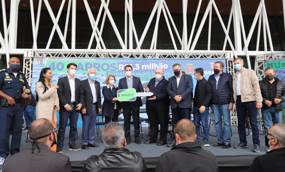 O governador Carlos Massa Ratinho Junior entrrega  nesta quinta-feira (11),  veículos da Estratégia da Saúde da Família no Parque Barigui em Curitiba.   - 11/11/2021