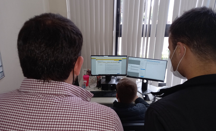 O Departamento de Estradas de Rodagem do Paraná (DER/PR) realizou nesta sexta-feira (12) a fase de lances da licitação do projeto e da obra de duplicação da PR-092, a Rodovia dos Minérios, no perímetro urbano de Almirante Tamandaré, na Região Metropolitana de Curitiba. Foto: Ari Dias/AEN