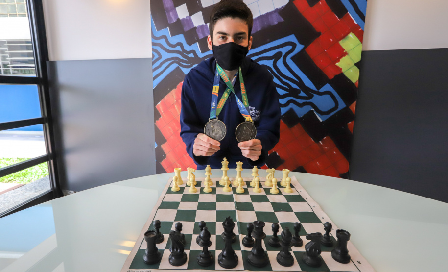 Título inédito do xadrez no JEBs revela bom desempenho e construção de valores no Paraná