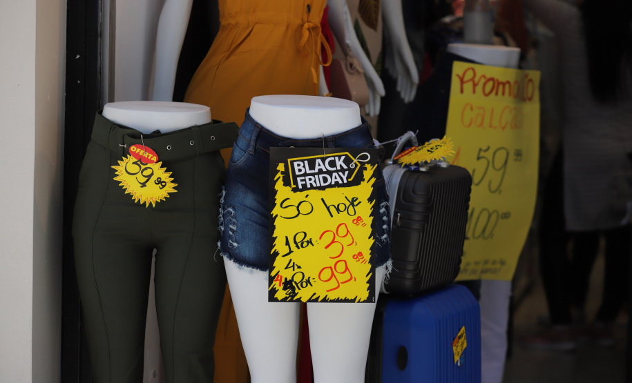 Procon/PR dá dicas para aproveitar ofertas da Black Friday com segurança