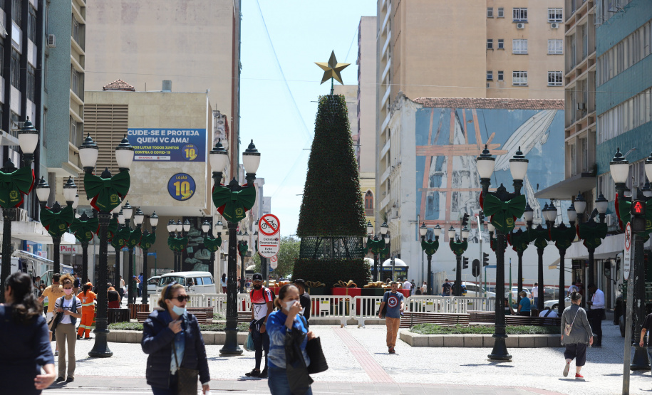 Governo anuncia a antecipação dos salários de dezembro. Foto: Geraldo Bubniak/AEN
