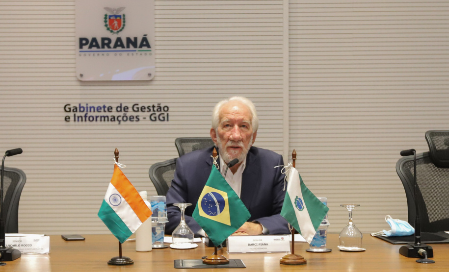 O vice governador Darci Piana e o Diretor Presidente da Invest Paraná, Eduardo Bekin participam nesta terça-feira (16), de Videoconferência com o embaixador da Índia, Suresh Reddy no Palacio Iguaçu.