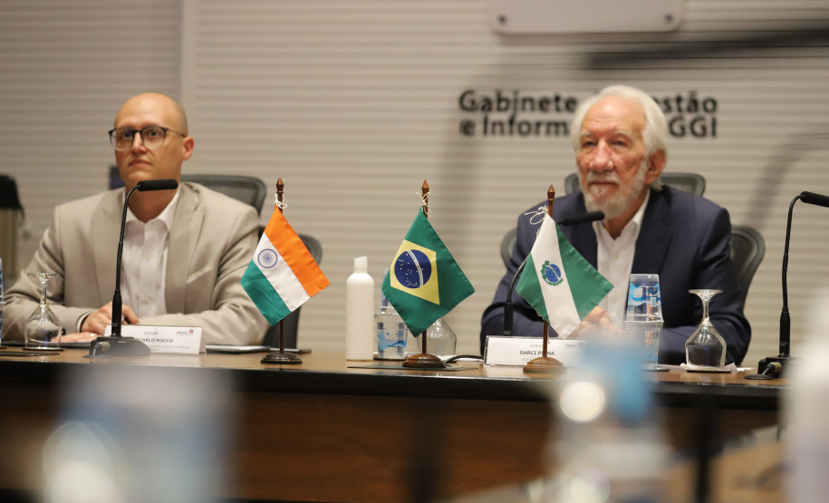 O vice governador Darci Piana e o Diretor Presidente da Invest Paraná, Eduardo Bekin participam nesta terça-feira (16), de Videoconferência com o embaixador da Índia, Suresh Reddy no Palacio Iguaçu.