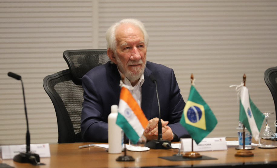O vice governador Darci Piana e o Diretor Presidente da Invest Paraná, Eduardo Bekin participam nesta terça-feira (16), de Videoconferência com o embaixador da Índia, Suresh Reddy no Palacio Iguaçu.