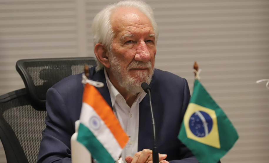 O vice governador Darci Piana e o Diretor Presidente da Invest Paraná, Eduardo Bekin participam nesta terça-feira (16), de Videoconferência com o embaixador da Índia, Suresh Reddy no Palacio Iguaçu.