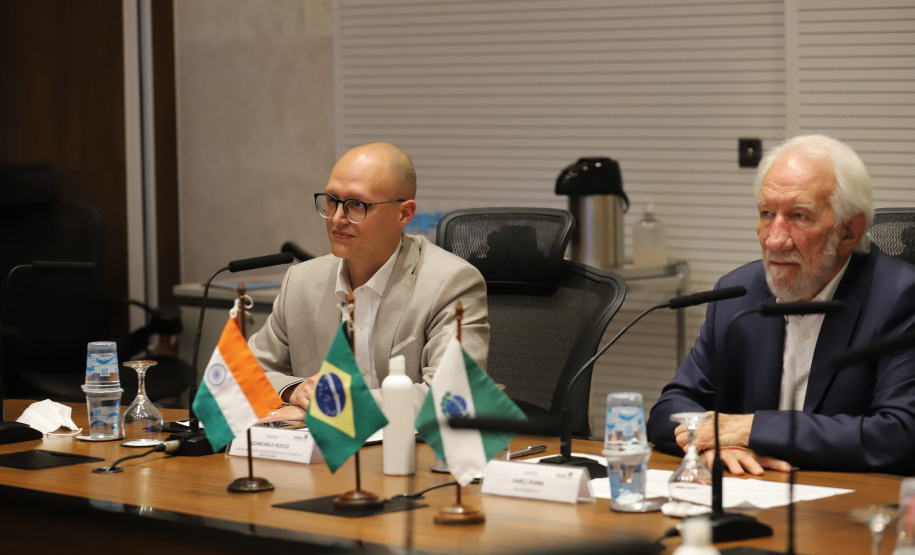 O vice governador Darci Piana e o Diretor Presidente da Invest Paraná, Eduardo Bekin participam nesta terça-feira (16), de Videoconferência com o embaixador da Índia, Suresh Reddy no Palacio Iguaçu.
