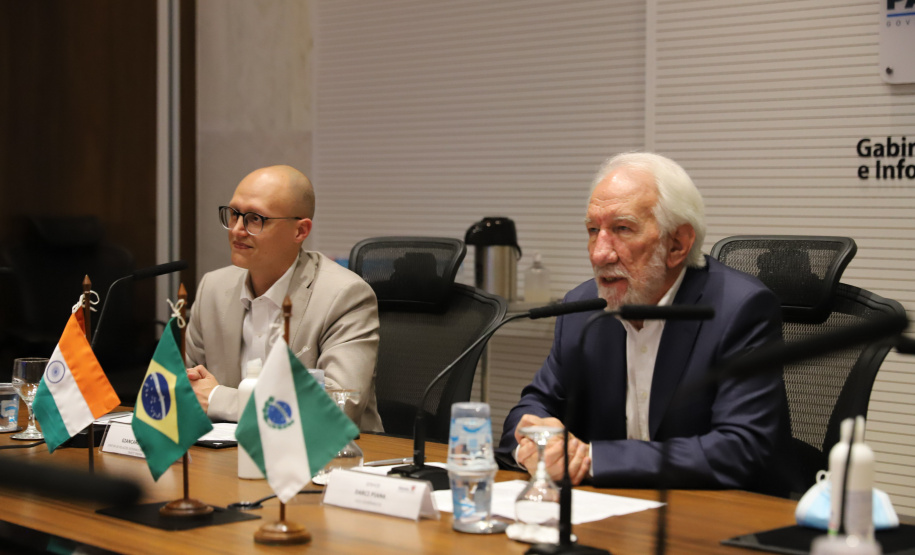 O vice governador Darci Piana e o Diretor Presidente da Invest Paraná, Eduardo Bekin participam nesta terça-feira (16), de Videoconferência com o embaixador da Índia, Suresh Reddy no Palacio Iguaçu.