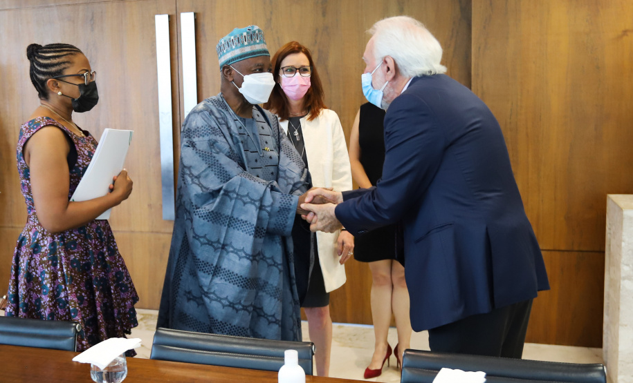 Governador recebe embaixador da Nigéria e apresenta potencial do Paraná