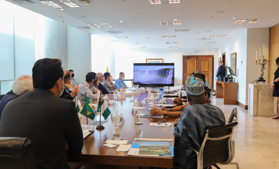 Governador recebe embaixador da Nigéria e apresenta potencial do Paraná