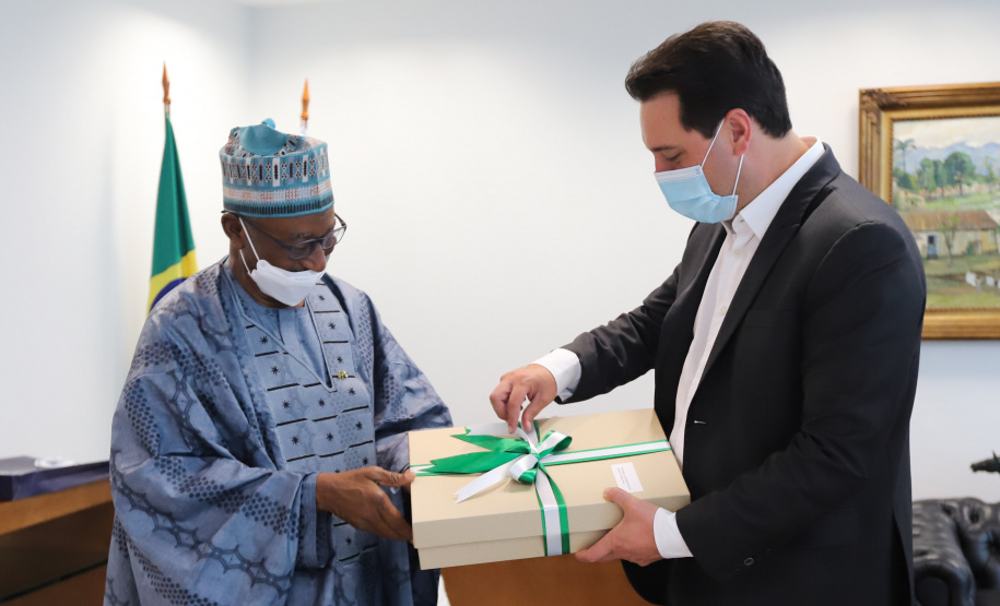 Governador recebe embaixador da Nigéria e apresenta potencial do Paraná