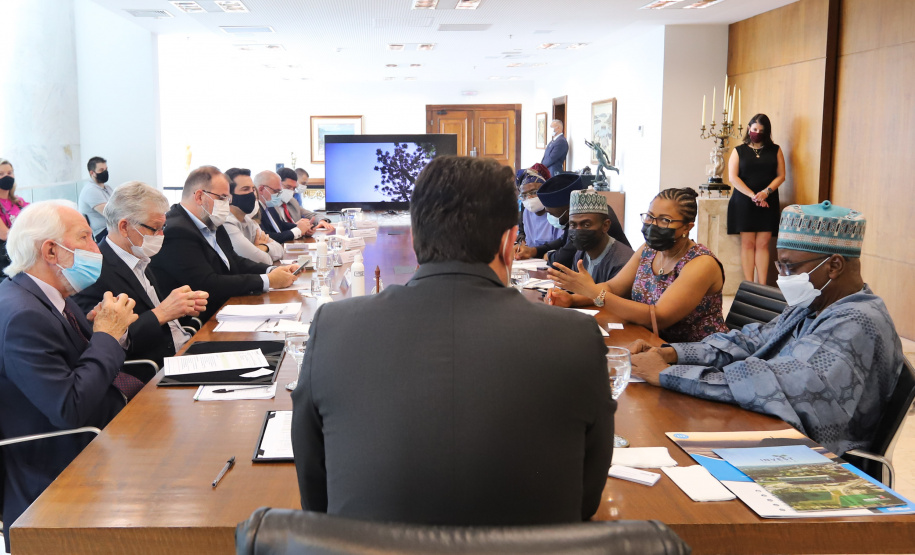 Governador recebe embaixador da Nigéria e apresenta potencial do Paraná