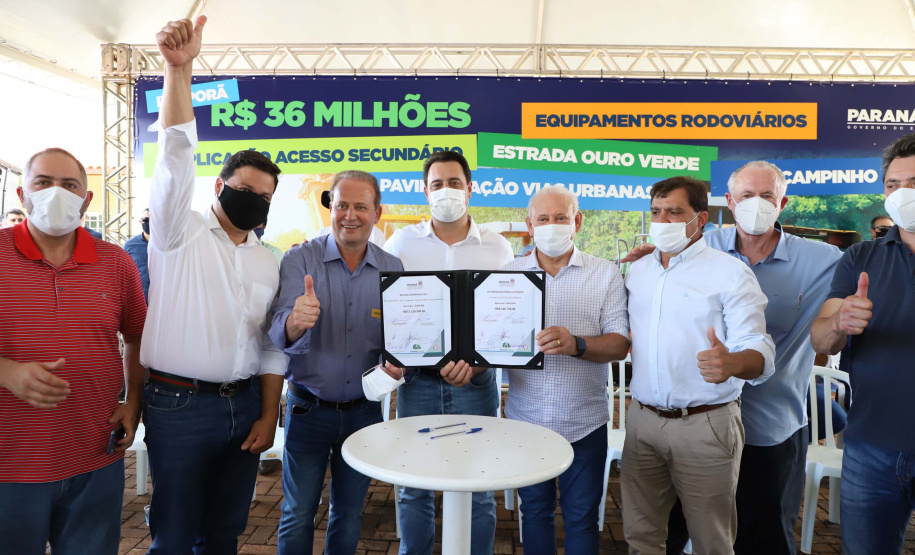 O governador Carlos Massa Ratinho Junior esteve nesta sexta-feira (19) no município de Ivaiporã e confirmou o repasse de R$ 36,1 milhões para obras de infraestrutura urbana e rodoviária. Foto: Ari Dias/AEN