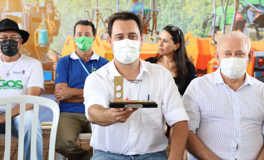 O governador Carlos Massa Ratinho Junior esteve nesta sexta-feira (19) no município de Ivaiporã e confirmou o repasse de R$ 36,1 milhões para obras de infraestrutura urbana e rodoviária. Foto: Ari Dias/AEN