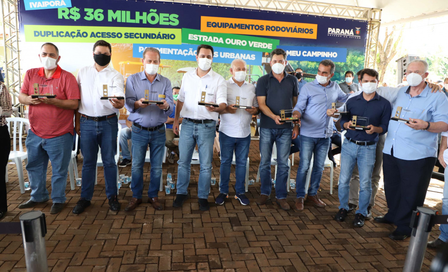 O governador Carlos Massa Ratinho Junior esteve nesta sexta-feira (19) no município de Ivaiporã e confirmou o repasse de R$ 36,1 milhões para obras de infraestrutura urbana e rodoviária. Foto: Ari Dias/AEN