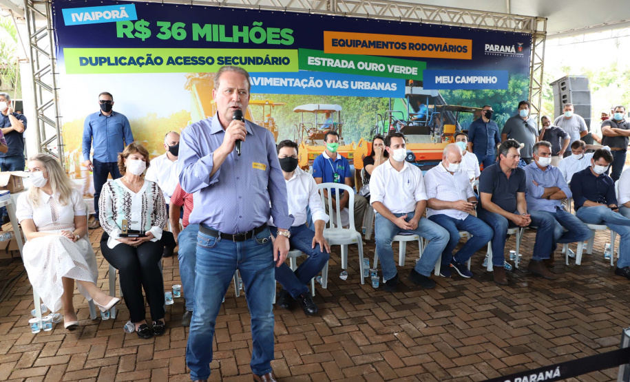 O governador Carlos Massa Ratinho Junior esteve nesta sexta-feira (19) no município de Ivaiporã e confirmou o repasse de R$ 36,1 milhões para obras de infraestrutura urbana e rodoviária. Foto: Ari Dias/AEN