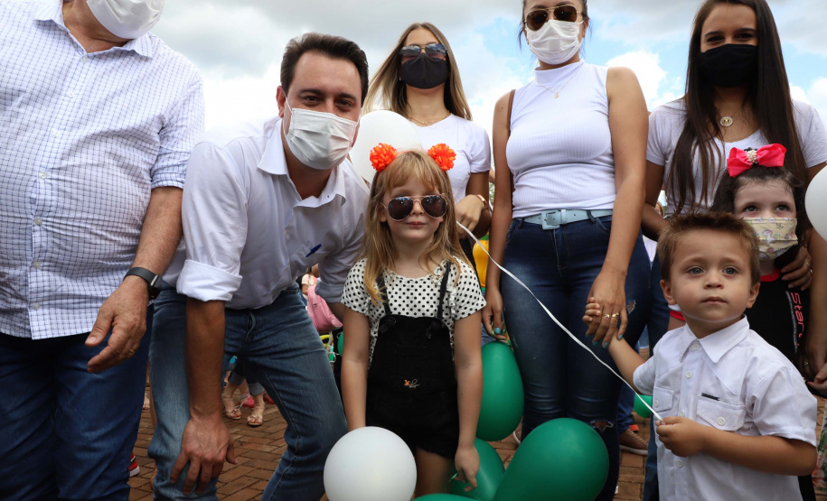 O governador Carlos Massa Ratinho Junior esteve nesta sexta-feira (19) no município de Ivaiporã e confirmou o repasse de R$ 36,1 milhões para obras de infraestrutura urbana e rodoviária. Foto: Ari Dias/AEN