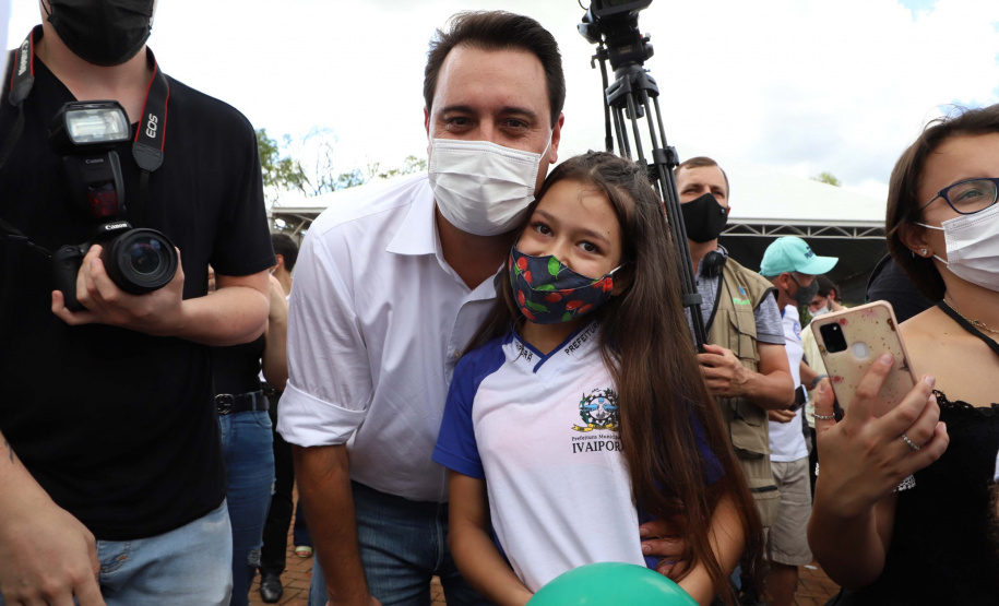 O governador Carlos Massa Ratinho Junior esteve nesta sexta-feira (19) no município de Ivaiporã e confirmou o repasse de R$ 36,1 milhões para obras de infraestrutura urbana e rodoviária. Foto: Ari Dias/AEN