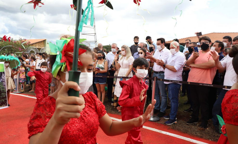 O governador Carlos Massa Ratinho Junior esteve nesta sexta-feira (19) no município de Ivaiporã e confirmou o repasse de R$ 36,1 milhões para obras de infraestrutura urbana e rodoviária. Foto: Ari Dias/AEN