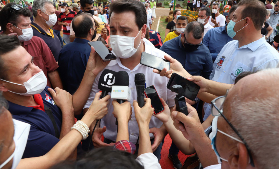 O governador Carlos Massa Ratinho Junior esteve nesta sexta-feira (19) no município de Ivaiporã e confirmou o repasse de R$ 36,1 milhões para obras de infraestrutura urbana e rodoviária. Foto: Ari Dias/AEN