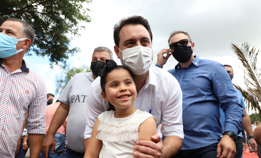 O governador Carlos Massa Ratinho Junior esteve nesta sexta-feira (19) no município de Ivaiporã e confirmou o repasse de R$ 36,1 milhões para obras de infraestrutura urbana e rodoviária. Foto: Ari Dias/AEN
