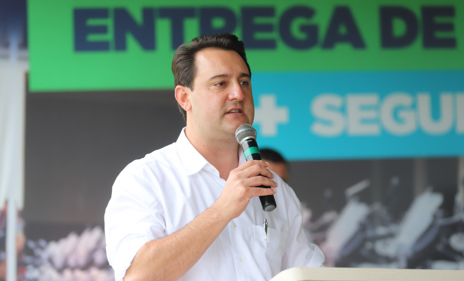 O governador Carlos Massa Ratinho Junior e o Secretário da Segurança Pública, Romulo Marinho Soares, entregam nesta sexta-feira (19), à Polícia Militar do Paraná 155 novas motocicletas, modelo BMW, que incluem capacetes, EPIs e rádios comunicadores, no Parque Estadual Vila Velha, em Ponta Grossa.19/11/2021 - Foto: Jonathan Campos