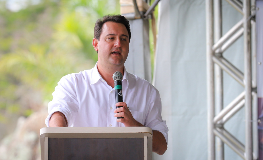 O governador Carlos Massa Ratinho Junior e o Secretário da Segurança Pública, Romulo Marinho Soares, entregam nesta sexta-feira (19), à Polícia Militar do Paraná 155 novas motocicletas, modelo BMW, que incluem capacetes, EPIs e rádios comunicadores, no Parque Estadual Vila Velha, em Ponta Grossa.19/11/2021 - Foto: Jonathan Campos