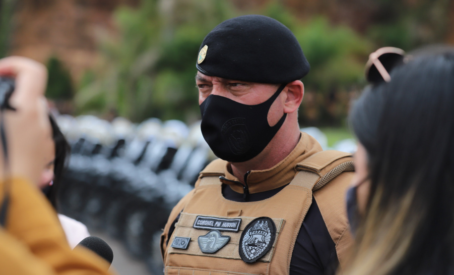 O governador Carlos Massa Ratinho Junior e o Secretário da Segurança Pública, Romulo Marinho Soares, entregam nesta sexta-feira (19), à Polícia Militar do Paraná 155 novas motocicletas, modelo BMW, que incluem capacetes, EPIs e rádios comunicadores, no Parque Estadual Vila Velha, em Ponta Grossa.19/11/2021 - Foto: Jonathan Campos