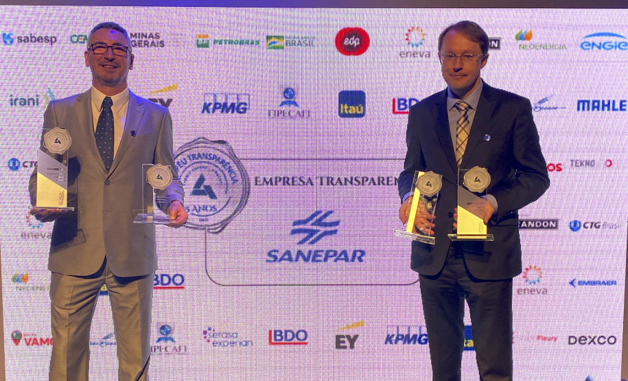 Representantes da Sanepar receberam na terça-feira (23), em São Paulo, o Troféu Transparência concedido pela Associação Nacional dos Executivos de Finanças, Administração e Contabilidade (Anefac) e também o Troféu Destaque de Melhor Demonstração Contábil. - Curitiba, 25/11/2021 - Foto: Sanepar