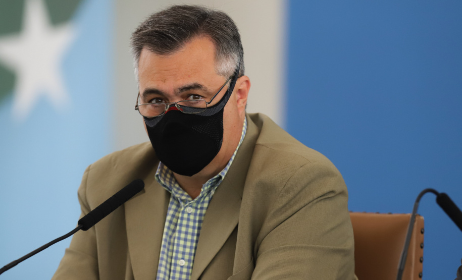 O governador Carlos Massa Ratinho Junior e secretários de Estado apresentam nesta sexta-feira (26), em conjunto com a Polícia Rodoviária Federal, detalhes do plano de operação para o fim da concessão das rodovias paranaenses, que ocorre neste final de semana. Na foto Secretario de Estado da Saude, Beto Preto - 26/11/2021 - Foto: Geraldo Bubniak/AEN