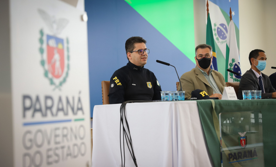 O governador Carlos Massa Ratinho Junior e secretários de Estado apresentam nesta sexta-feira (26), em conjunto com a Polícia Rodoviária Federal, detalhes do plano de operação para o fim da concessão das rodovias paranaenses, que ocorre neste final de semana. Na foto, diretor-geral do Departamento de Estradas de Rodagem do Paraná, Fernando Furiatti    - 26/11/2021 - Foto: Geraldo Bubniak/AEN