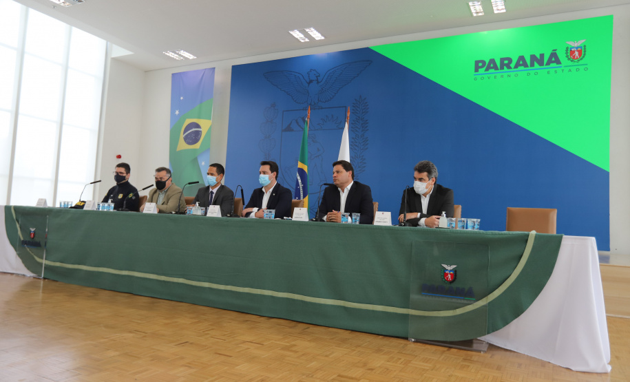 O governador Carlos Massa Ratinho Junior e secretários de Estado apresentam nesta sexta-feira (26), em conjunto com a Polícia Rodoviária Federal, detalhes do plano de operação para o fim da concessão das rodovias paranaenses, que ocorre neste final de semana. Na foto, diretor-geral do Departamento de Estradas de Rodagem do Paraná, Fernando Furiatti    - 26/11/2021 - Foto: Geraldo Bubniak/AEN