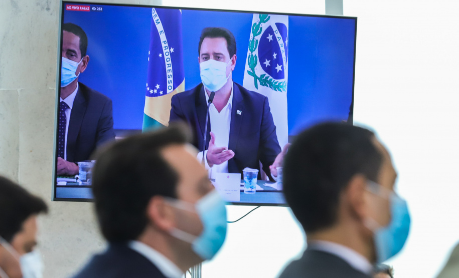 O governador Carlos Massa Ratinho Junior e secretários de Estado apresentam nesta sexta-feira (26), em conjunto com a Polícia Rodoviária Federal, detalhes do plano de operação para o fim da concessão das rodovias paranaenses, que ocorre neste final de semana. Na foto, diretor-geral do Departamento de Estradas de Rodagem do Paraná, Fernando Furiatti    - 26/11/2021 - Foto: Geraldo Bubniak/AEN