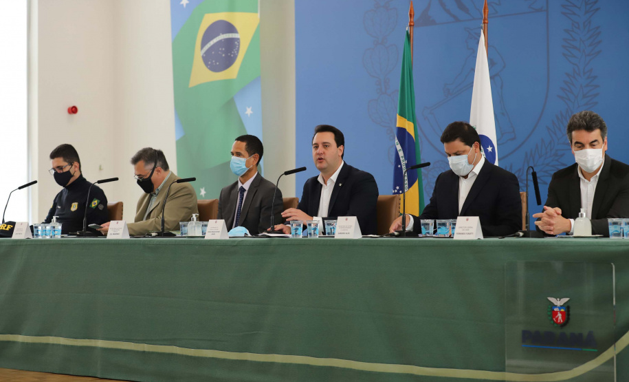 O governador Carlos Massa Ratinho Junior e secretários de Estado apresentam nesta sexta-feira (26), em conjunto com a Polícia Rodoviária Federal, detalhes do plano de operação para o fim da concessão das rodovias paranaenses, que ocorre neste final de semana.  - 26/11/2021 - Foto:Jonathan Campos/AEN