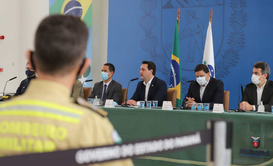 O governador Carlos Massa Ratinho Junior e secretários de Estado apresentam nesta sexta-feira (26), em conjunto com a Polícia Rodoviária Federal, detalhes do plano de operação para o fim da concessão das rodovias paranaenses, que ocorre neste final de semana.  - 26/11/2021 - Foto:Jonathan Campos/AEN