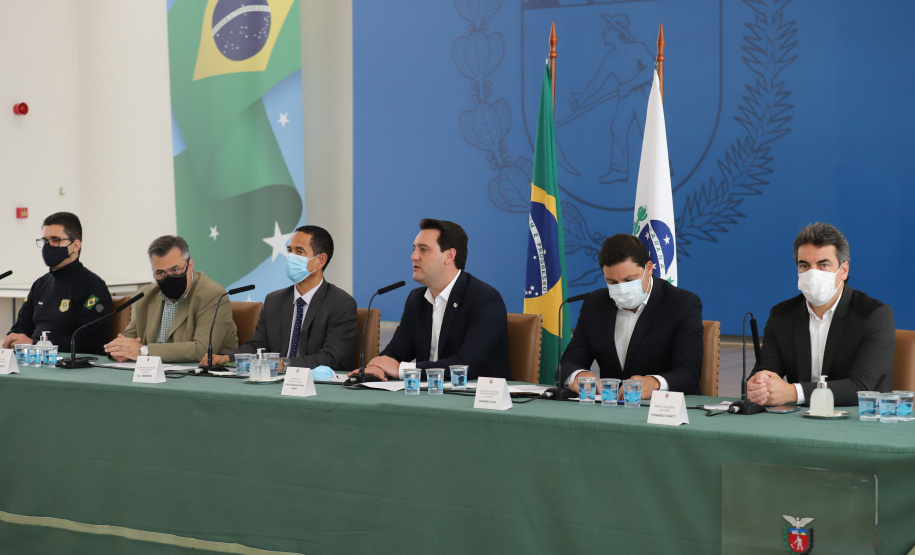 O governador Carlos Massa Ratinho Junior e secretários de Estado apresentam nesta sexta-feira (26), em conjunto com a Polícia Rodoviária Federal, detalhes do plano de operação para o fim da concessão das rodovias paranaenses, que ocorre neste final de semana. Na foto, diretor-geral do Departamento de Estradas de Rodagem do Paraná, Fernando Furiatti    - 26/11/2021 - Foto: Geraldo Bubniak/AEN