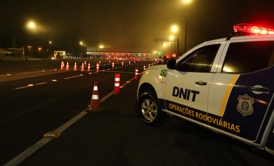 Encerramento dos atuais contratos de concessão de rodovias no Paraná. Abertura das catracas da praça de pedágio da Ecovia, na BR-277, em São José dos Pinhais, ocorrida à 0h00 deste domingo. - Curitiba, 28/11/2021 - Foto: Ari Dias/AEN