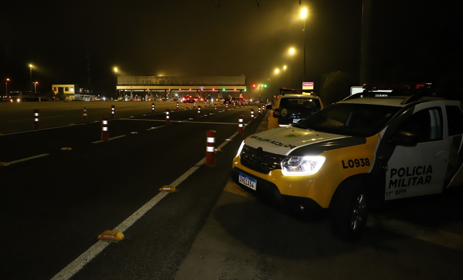 Encerramento dos atuais contratos de concessão de rodovias no Paraná. Abertura das catracas da praça de pedágio da Ecovia, na BR-277, em São José dos Pinhais, ocorrida à 0h00 deste domingo. - Curitiba, 28/11/2021 - Foto: Ari Dias/AEN