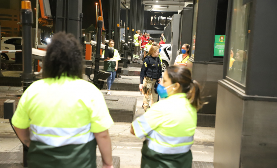 Encerramento dos atuais contratos de concessão de rodovias no Paraná. Abertura das catracas da praça de pedágio da Ecovia, na BR-277, em São José dos Pinhais, ocorrida à 0h00 deste domingo. - Curitiba, 28/11/2021 - Foto: Ari Dias/AEN