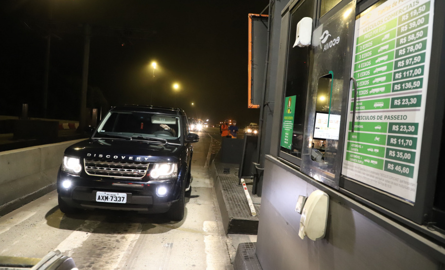 Encerramento dos atuais contratos de concessão de rodovias no Paraná. Abertura das catracas da praça de pedágio da Ecovia, na BR-277, em São José dos Pinhais, ocorrida à 0h00 deste domingo. - Curitiba, 28/11/2021 - Foto: Ari Dias/AEN