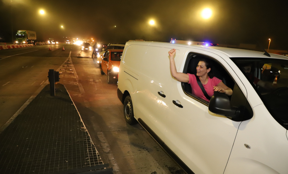 Encerramento dos atuais contratos de concessão de rodovias no Paraná. Abertura das catracas da praça de pedágio da Ecovia, na BR-277, em São José dos Pinhais, ocorrida à 0h00 deste domingo. - Curitiba, 28/11/2021 - Foto: Ari Dias/AEN