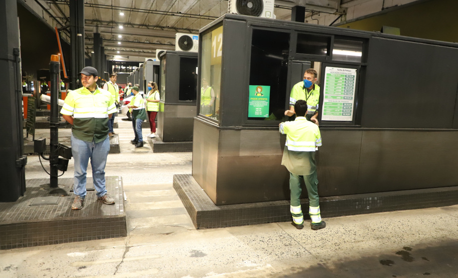 Encerramento dos atuais contratos de concessão de rodovias no Paraná. Abertura das catracas da praça de pedágio da Ecovia, na BR-277, em São José dos Pinhais, ocorrida à 0h00 deste domingo. - Curitiba, 28/11/2021 - Foto: Ari Dias/AEN