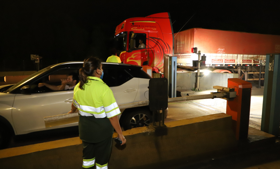 Encerramento dos atuais contratos de concessão de rodovias no Paraná. Abertura das catracas da praça de pedágio da Ecovia, na BR-277, em São José dos Pinhais, ocorrida à 0h00 deste domingo. - Curitiba, 28/11/2021 - Foto: Ari Dias/AEN